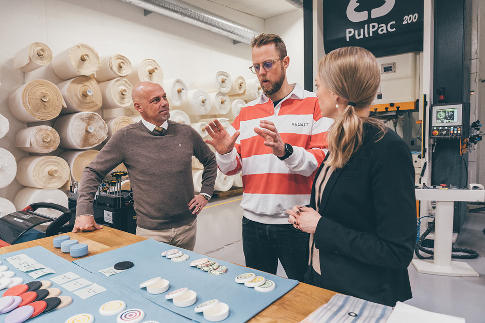 Provproduktion av Helwits snusdosor i fiber i PulPacs utvecklingslaboratorium.